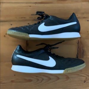 Nike Tiempo indoor soccer/ casual sneakers